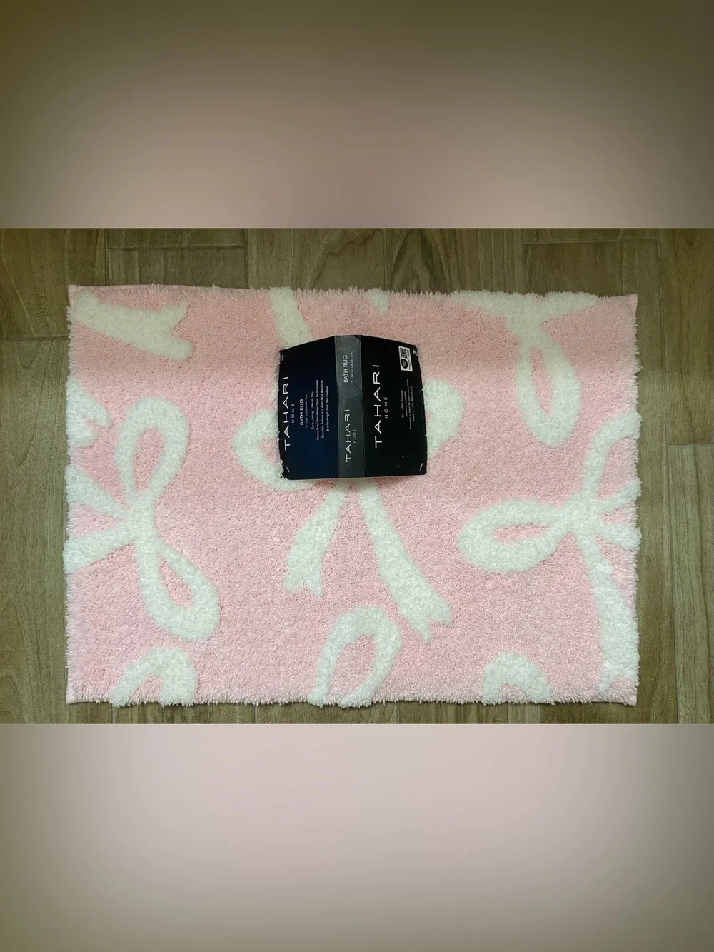 TAHARI ❤️So soft Bow pattern Bath Rug Baby Pink /White 17x24”New